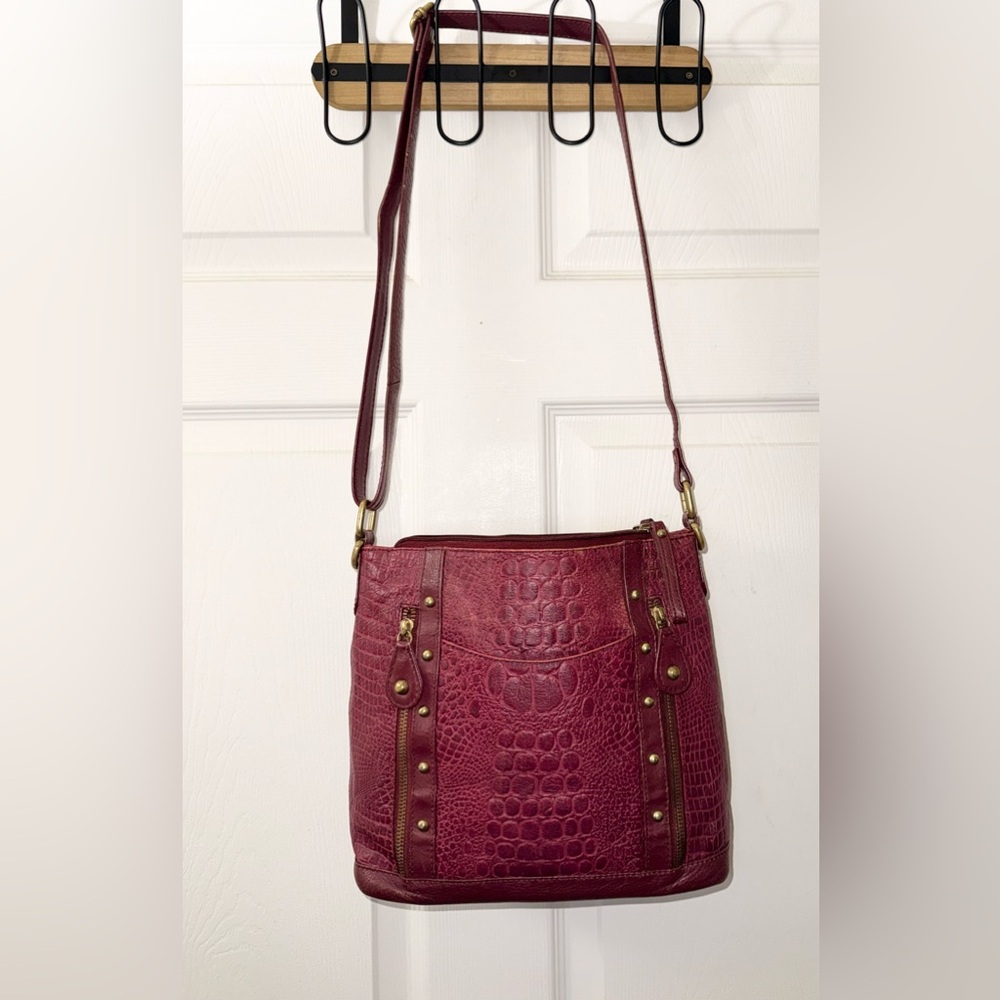 GUC - Great American Leatherworks Croc-Embossed Crossbody Bag